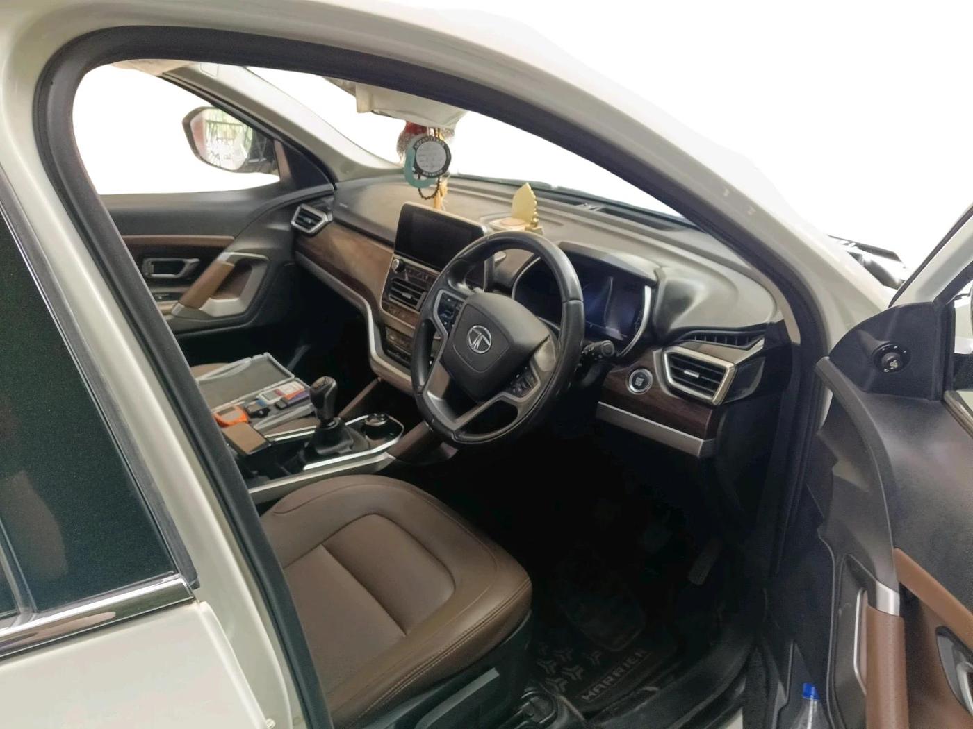 2019 Tata Harrier XZ 2.0L, Diesel, Manual, 1,36,276 km, interior