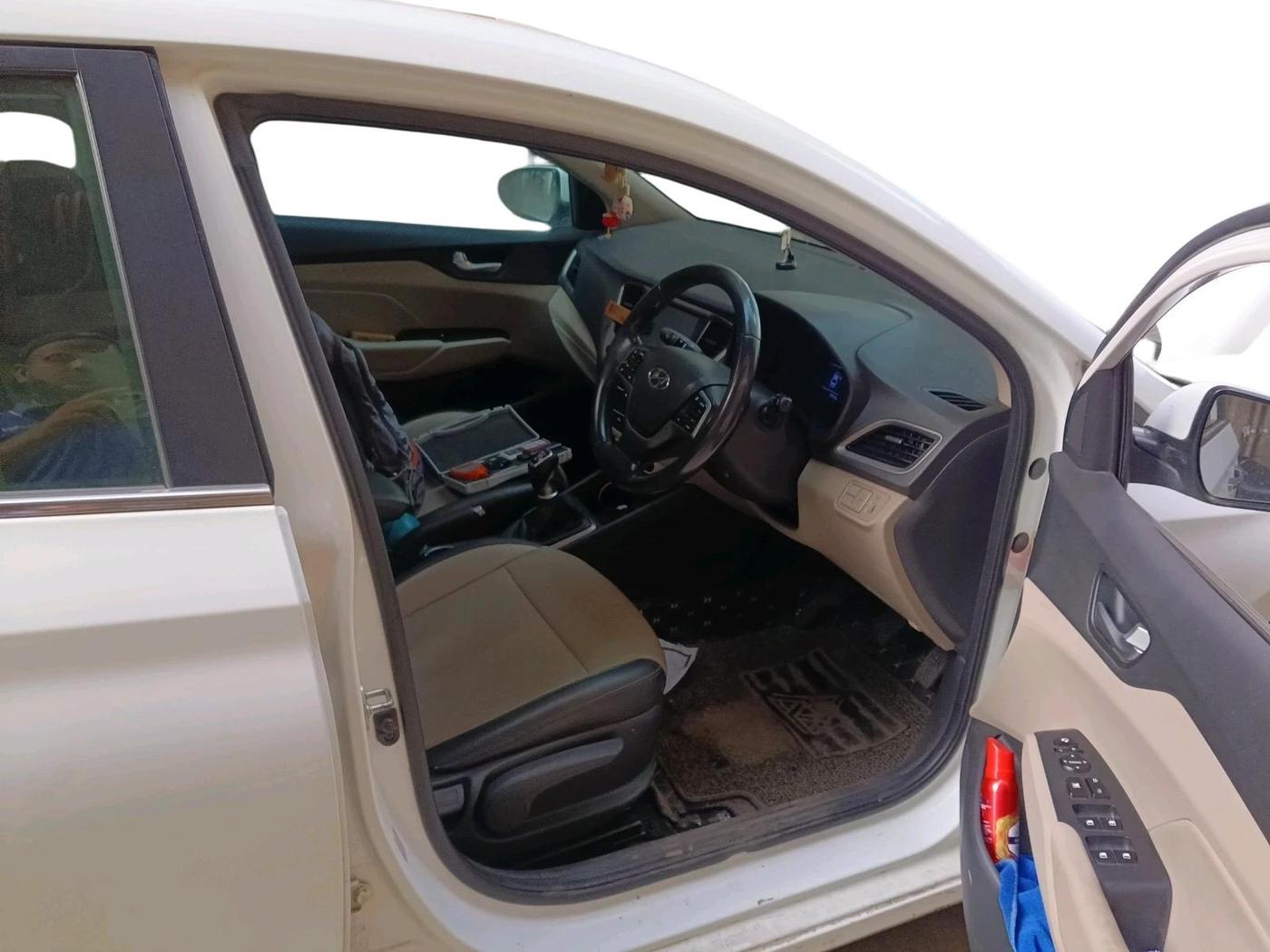 2017 Hyundai Verna 1.6 VTVT SX O, Petrol, Manual, 79,973 km, interior