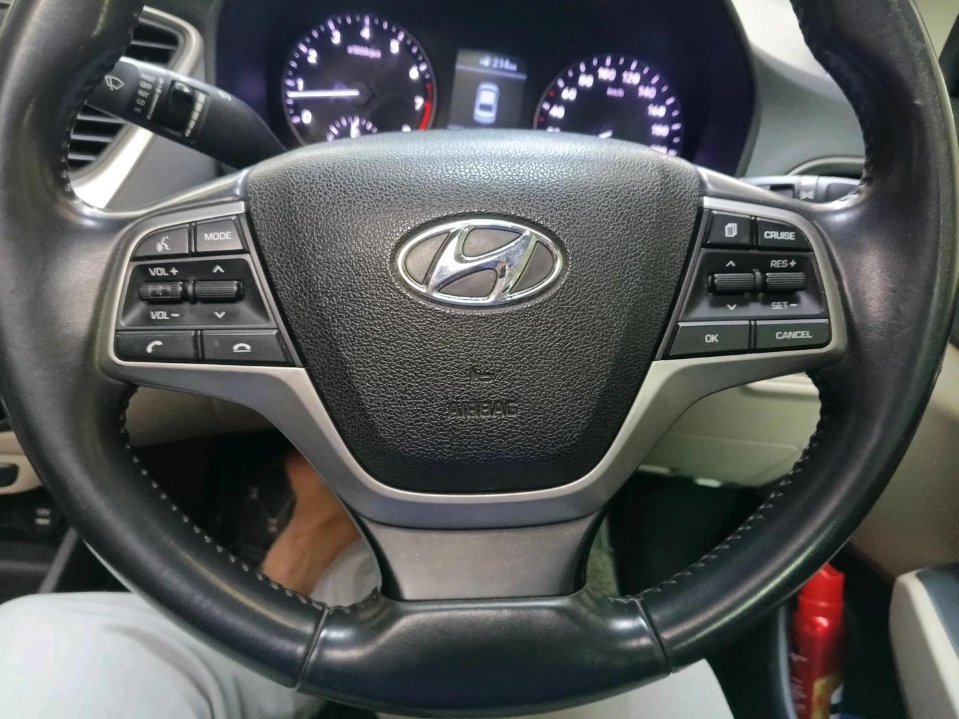 2017 Hyundai Verna 1.6 VTVT SX O, Petrol, Manual, 79,973 km, interior