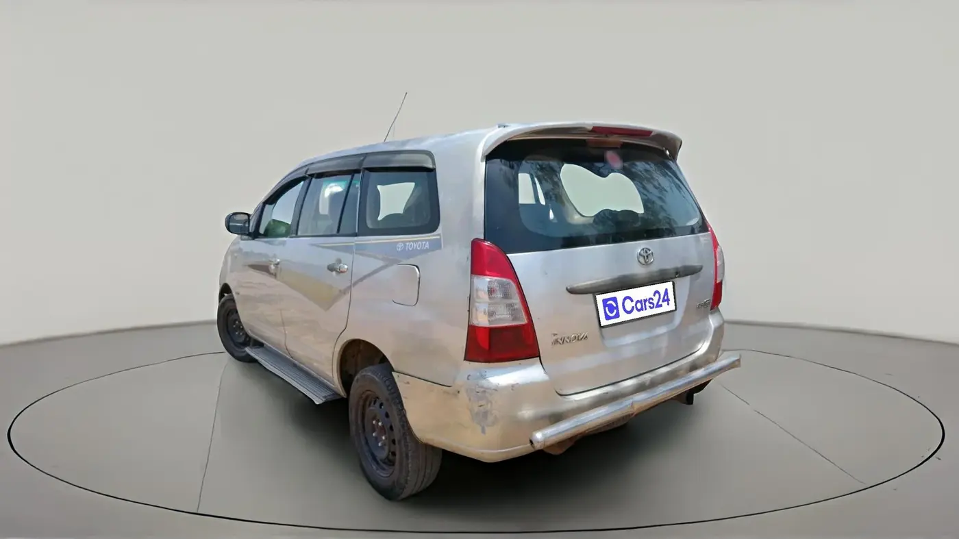 2006 Toyota Innova E 2.5, Diesel, Manual, 1,63,789 km, exterior