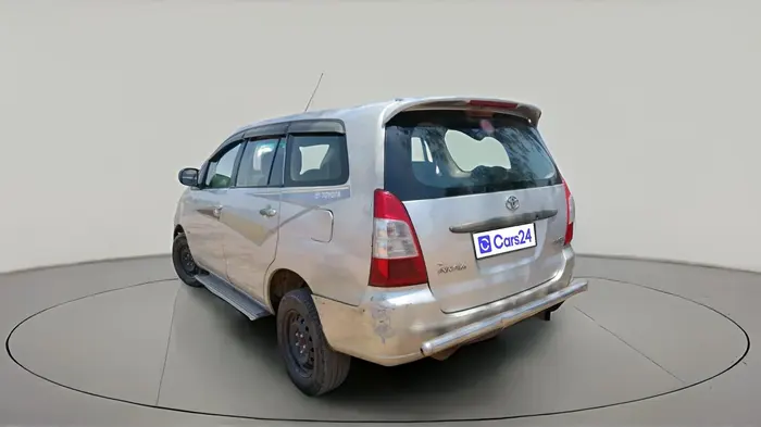 2006 Toyota Innova E 2.5, Diesel, Manual, 1,63,789 km, exterior