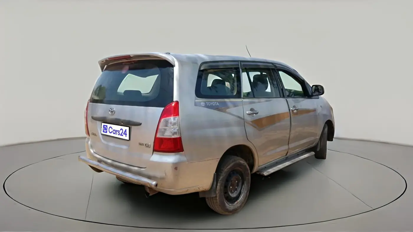 2006 Toyota Innova E 2.5, Diesel, Manual, 1,63,789 km, exterior