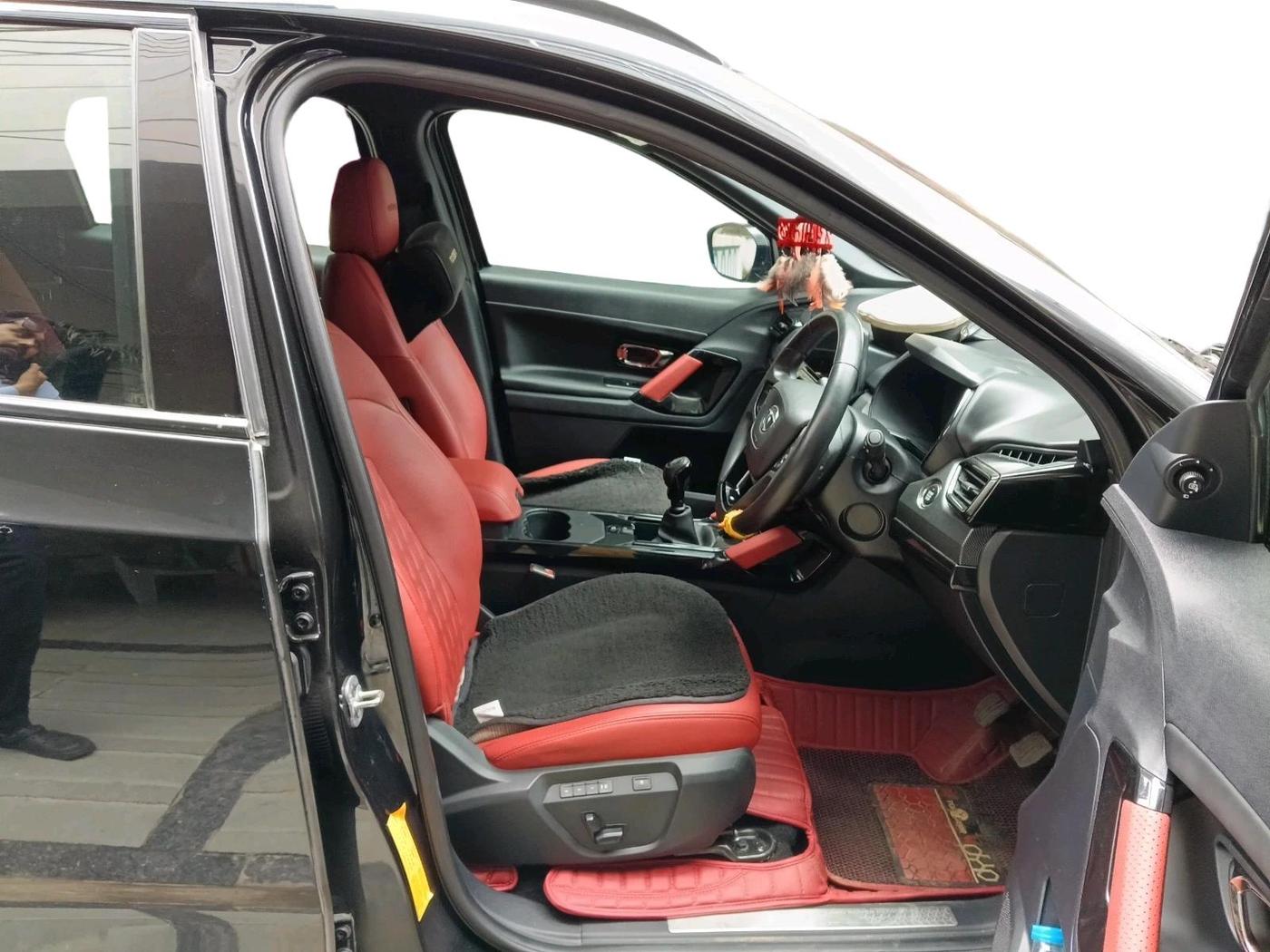 2023 Tata Safari XZ PLUS 2.0L RED DARK EDITION 7 STR MT, Diesel, Manual, 61,220 km, interior