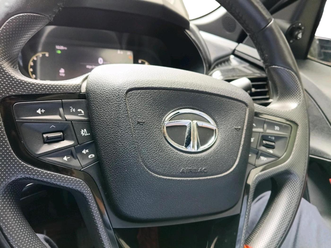 2023 Tata Safari XZ PLUS 2.0L RED DARK EDITION 7 STR MT, Diesel, Manual, 61,220 km, interior