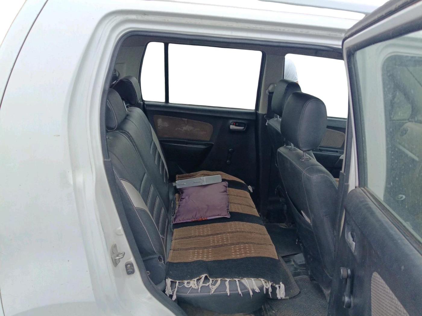 2013 Maruti Wagon R 1.0 LXI, CNG, Manual, 1,33,651 km, interior