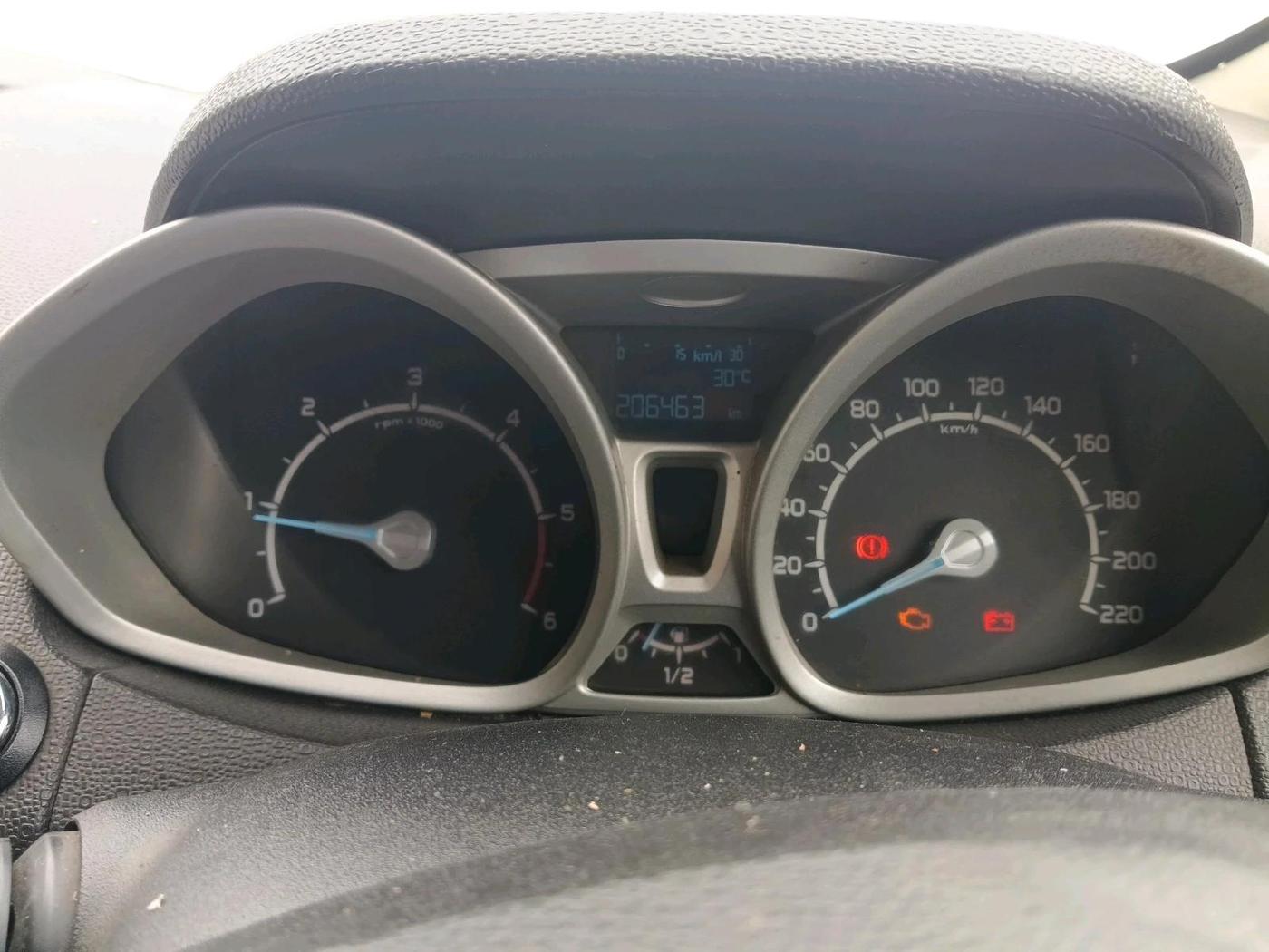 2013 Ford Ecosport TITANIUM 1.5L DIESEL, Diesel, Manual, 2,06,463 km, interior