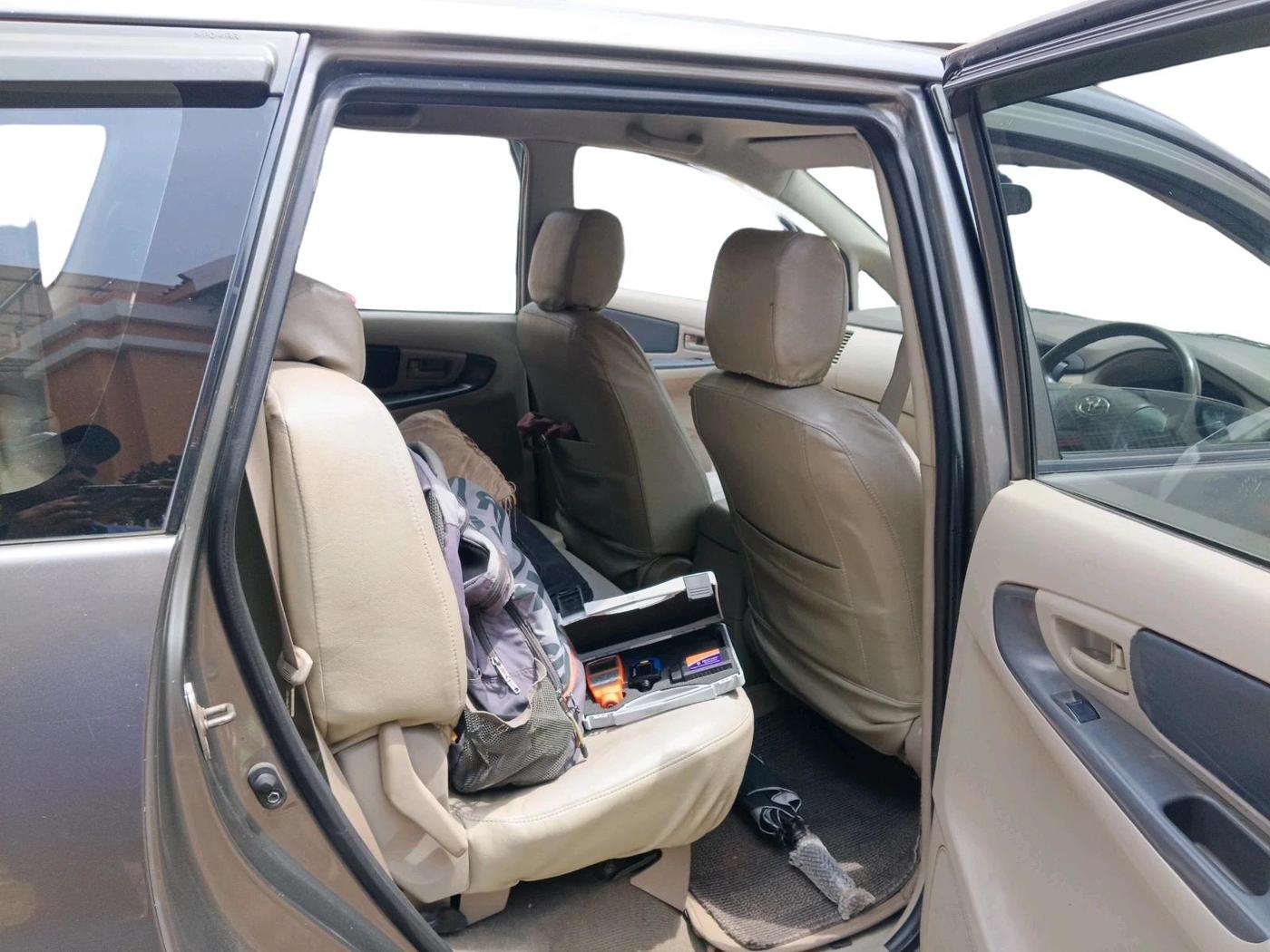 2014 Toyota Innova 2.5 GX 8 STR, Diesel, Manual, 83,967 km, interior