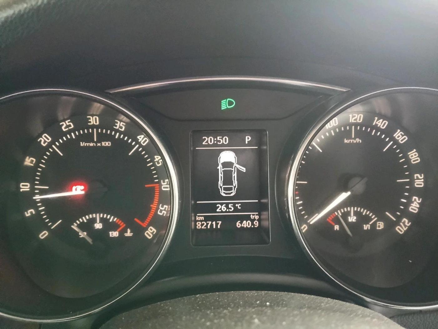 2014 Skoda Superb ELEGANCE 2.0 TDI CR AT, Diesel, Automatic, 82,717 km, interior