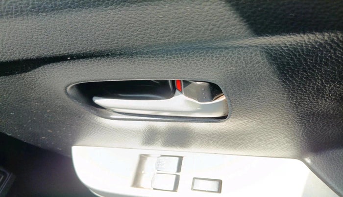 2017 Maruti Wagon R 1.0 LXI CNG, CNG, Manual, 1,08,249 km, interior