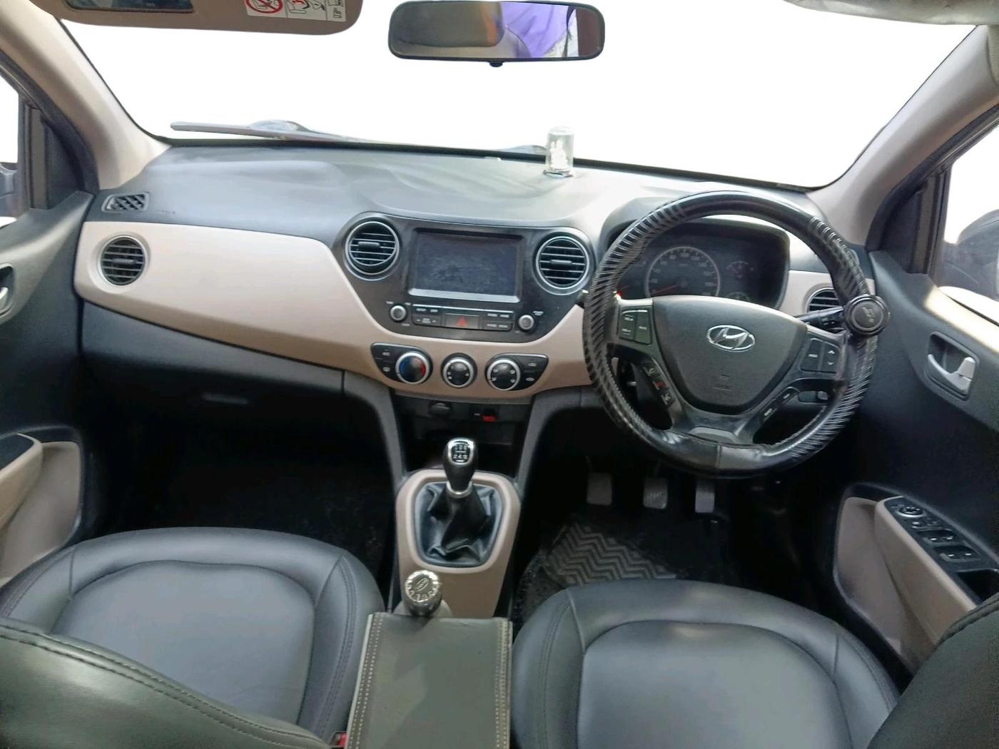2017 Hyundai Grand i10 SPORTZ (O) 1.2 KAPPA VTVT, CNG, Manual, 1,79,549 km, interior