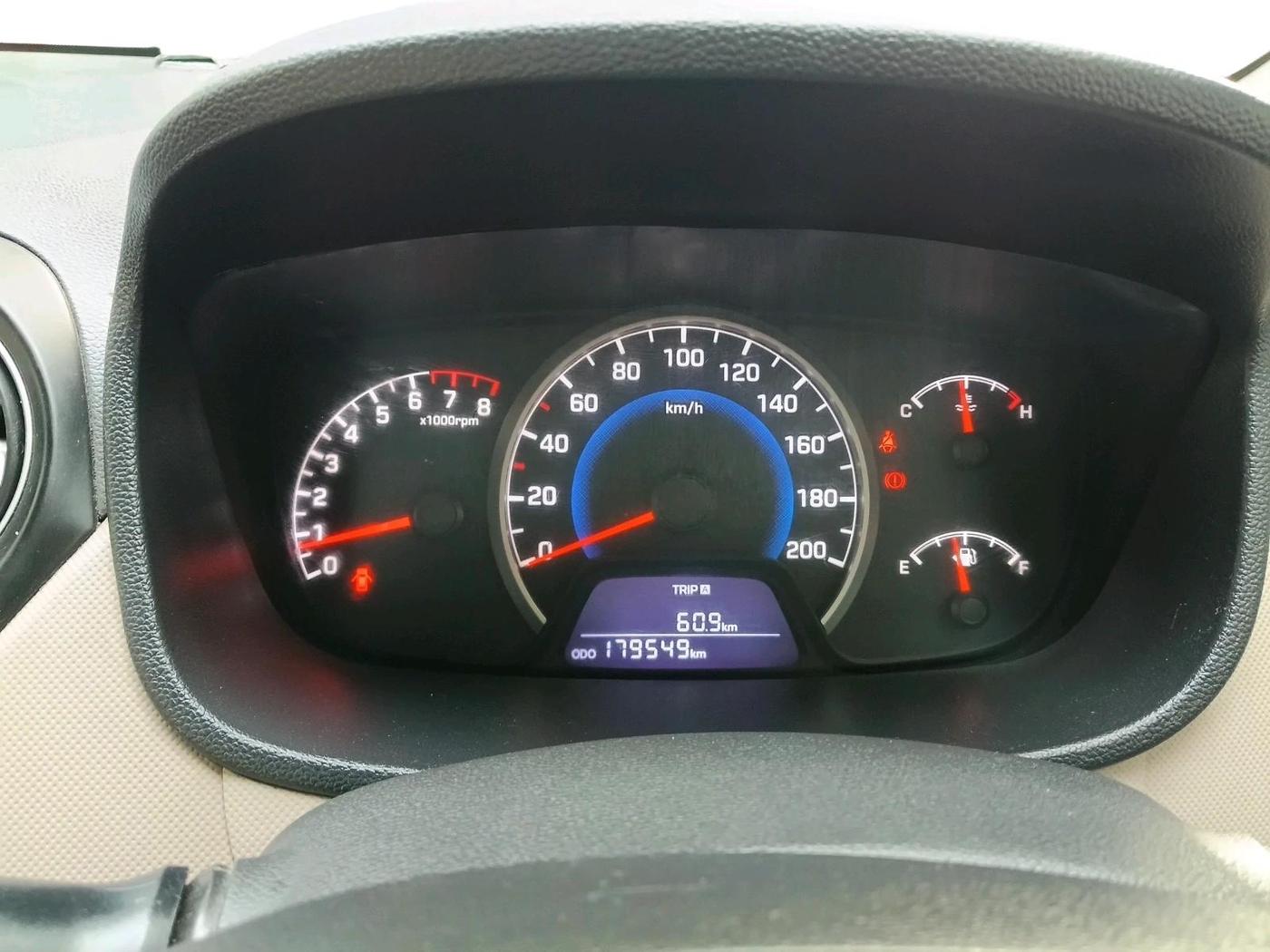 2017 Hyundai Grand i10 SPORTZ (O) 1.2 KAPPA VTVT, CNG, Manual, 1,79,549 km, interior