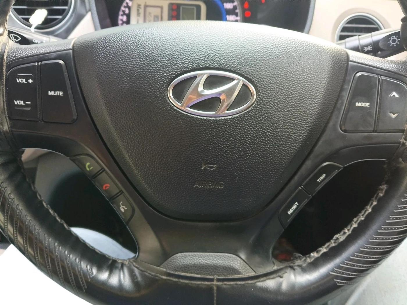 2017 Hyundai Grand i10 SPORTZ (O) 1.2 KAPPA VTVT, CNG, Manual, 1,79,549 km, interior