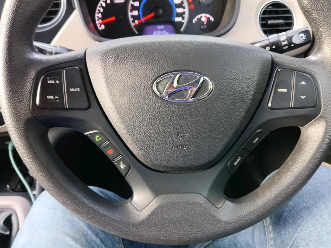 2017 Hyundai Grand i10 SPORTZ 1.2 KAPPA VTVT, Petrol, Manual, 42,300 km, interior