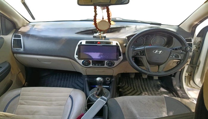 2013 Hyundai i20 SPORTZ 1.2, CNG, Manual, 1,15,148 km, interior