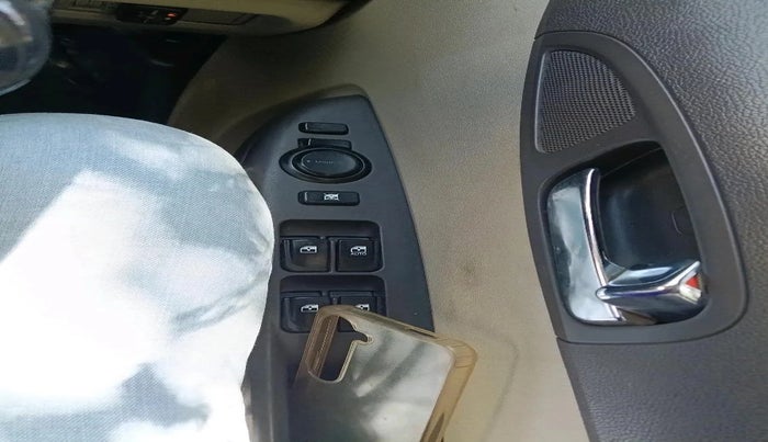 2013 Hyundai i20 SPORTZ 1.2, CNG, Manual, 1,15,148 km, interior