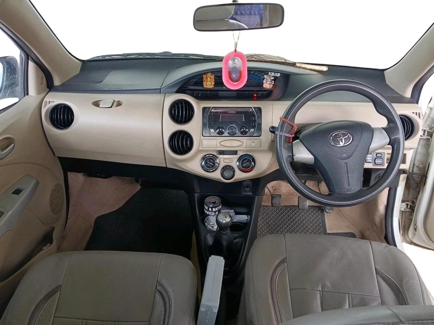 2016 Toyota Etios Liva V, Petrol, Manual, 1,03,048 km, interior