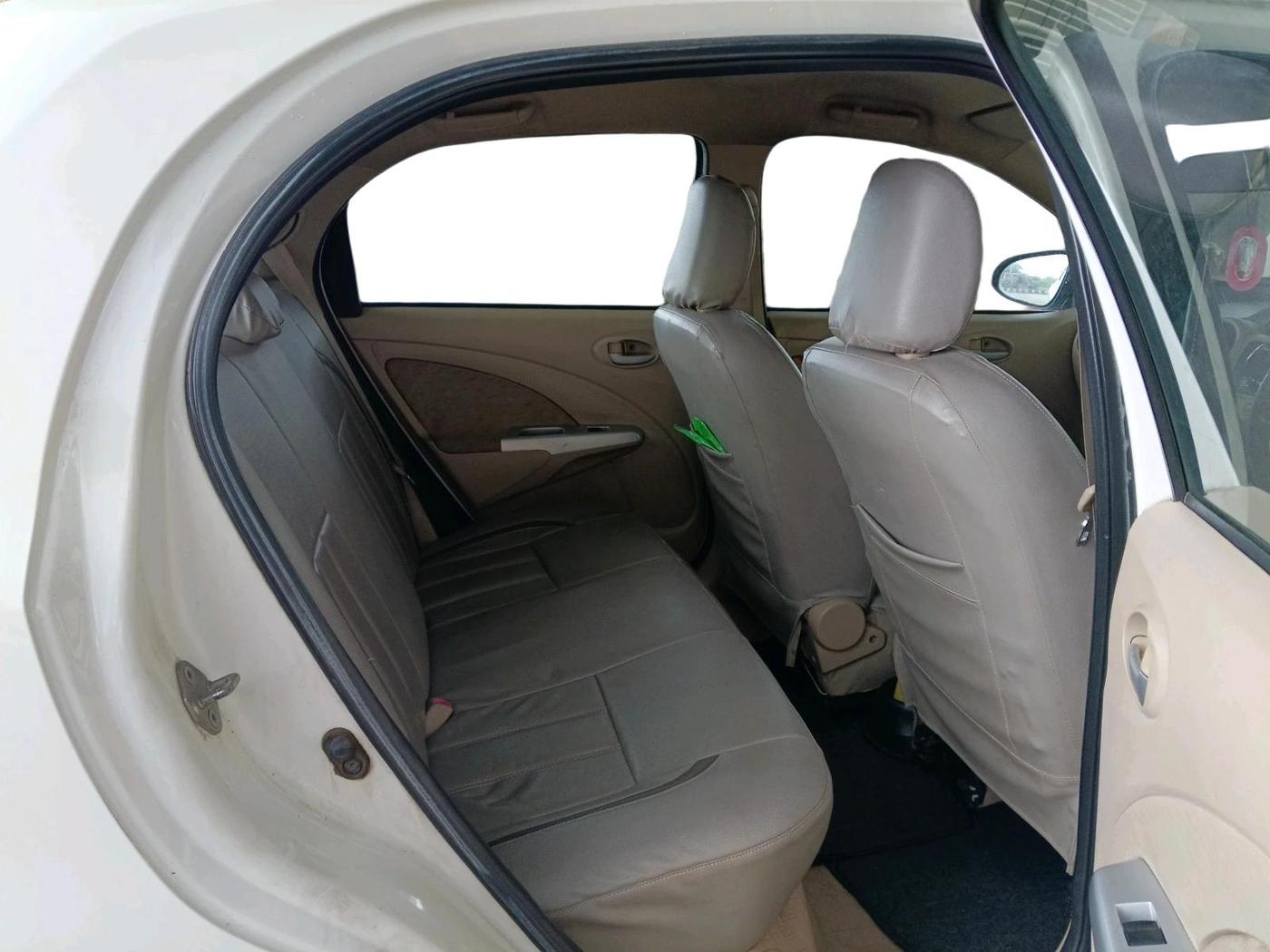 2016 Toyota Etios Liva V, Petrol, Manual, 1,03,048 km, interior