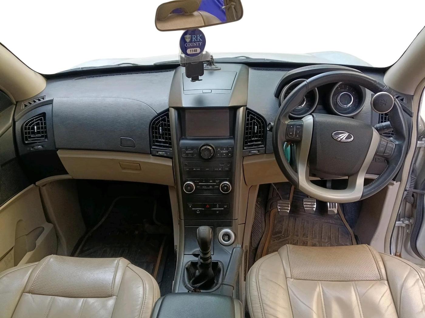 2016 Mahindra XUV500 W10, Diesel, Manual, 92,288 km, interior