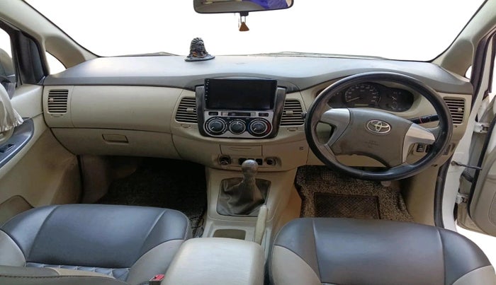 2014 Toyota Innova 2.5 GX 7 STR, Diesel, Manual, 1,52,245 km, interior