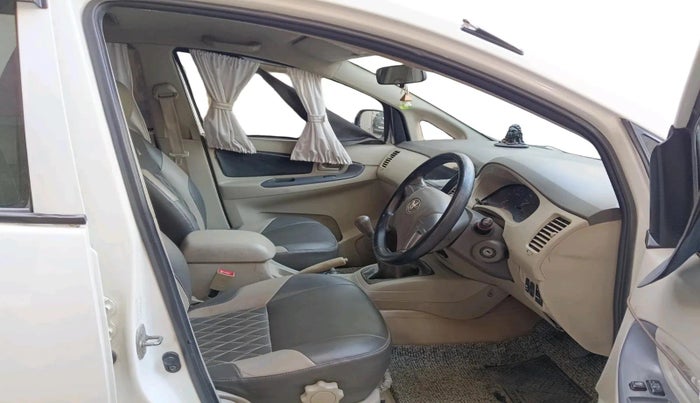 2014 Toyota Innova 2.5 GX 7 STR, Diesel, Manual, 1,52,245 km, interior