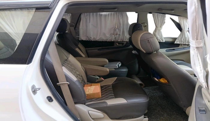 2014 Toyota Innova 2.5 GX 7 STR, Diesel, Manual, 1,52,245 km, interior