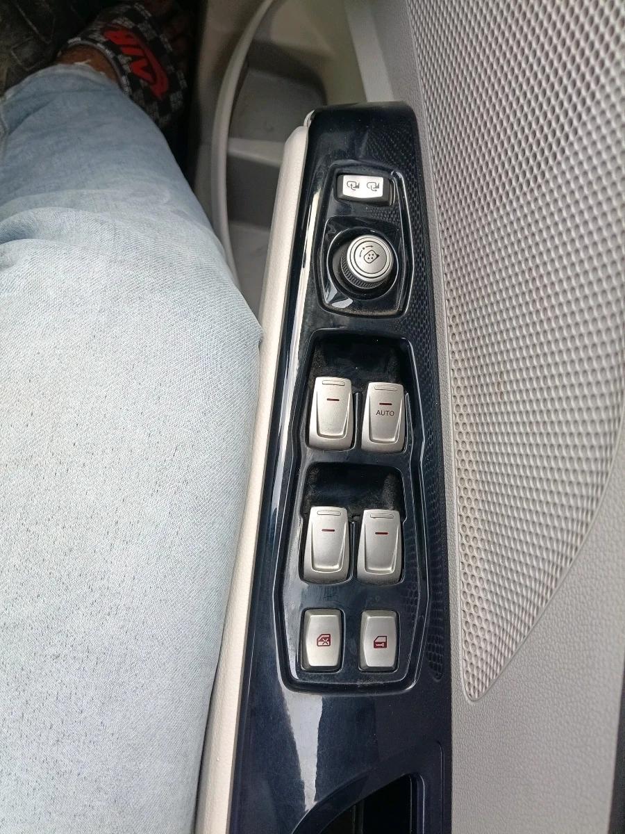 2021 Mahindra XUV300 W8 (O) 1.5 DIESEL AMT, Diesel, Automatic, 57,449 km, interior