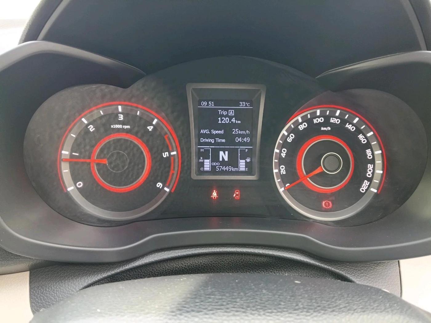 2021 Mahindra XUV300 W8 (O) 1.5 DIESEL AMT, Diesel, Automatic, 57,449 km, interior