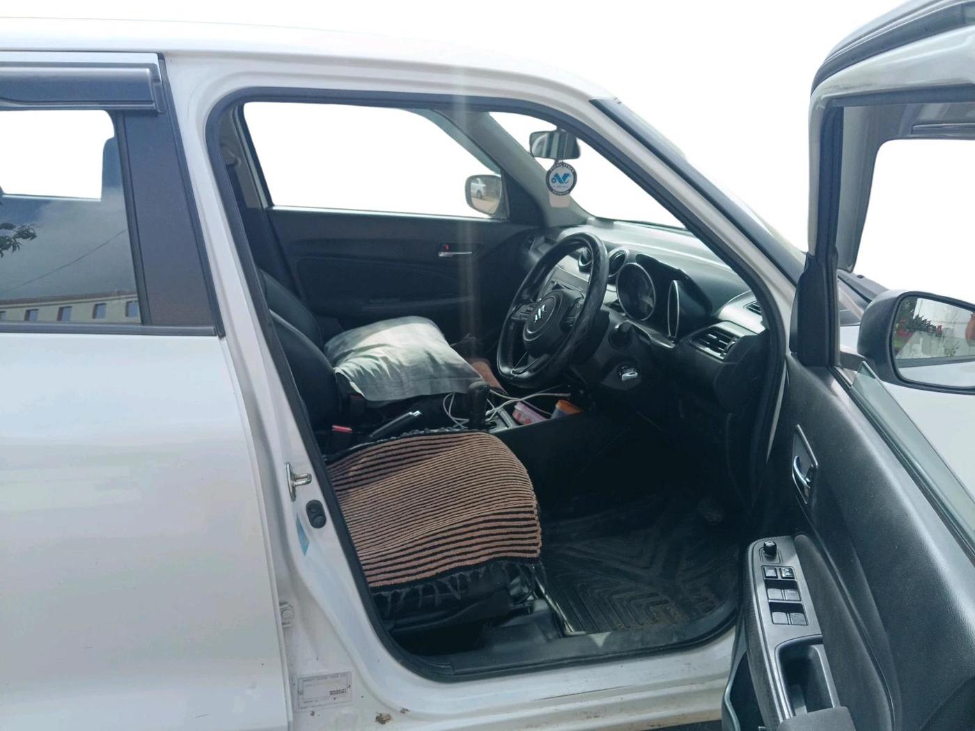 2020 Maruti Swift VXI AMT, Petrol, Automatic, 58,808 km, interior