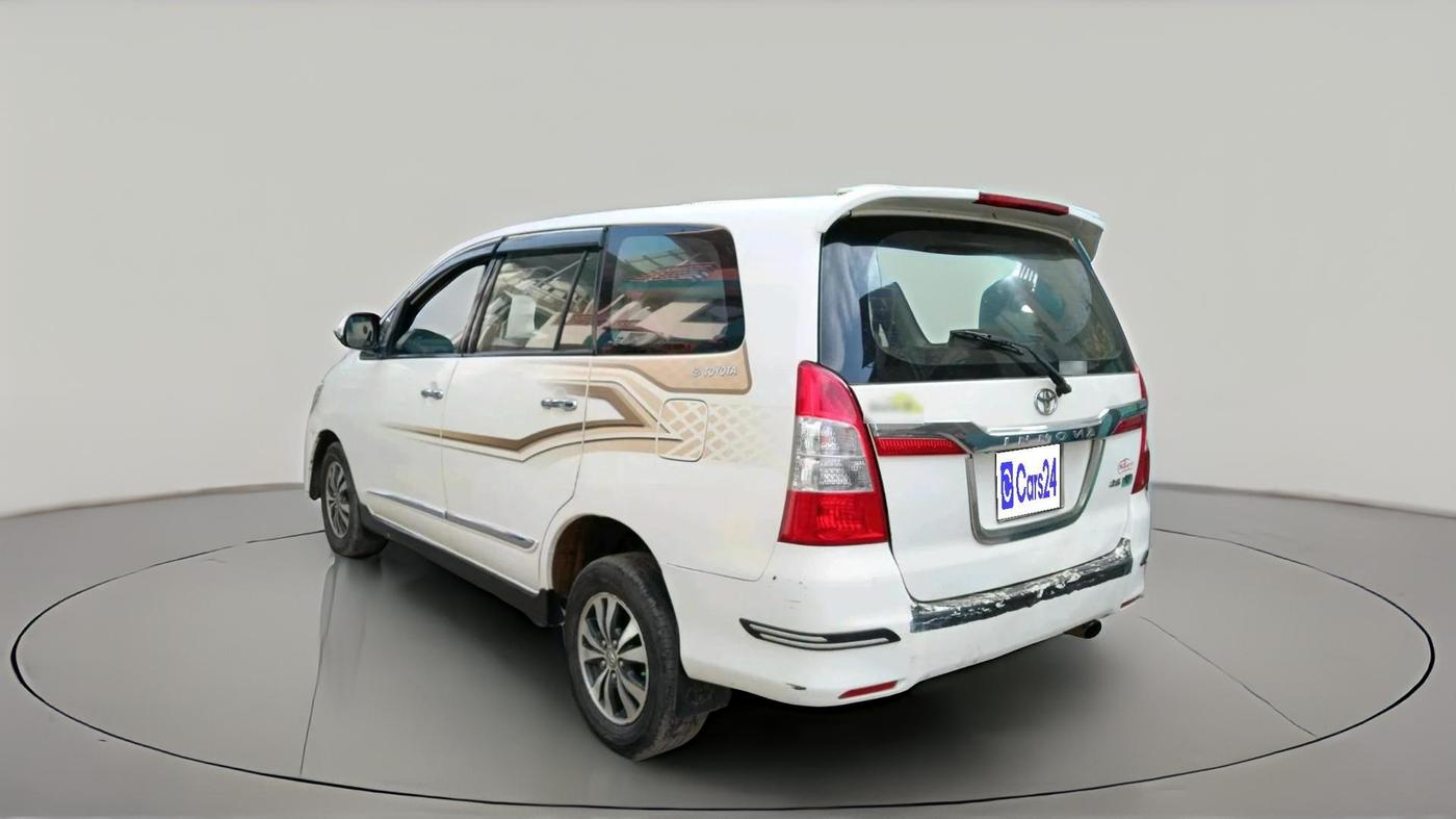 2015 Toyota Innova 2.5 VX 8 STR, Diesel, Manual, 3,14,345 km, exterior