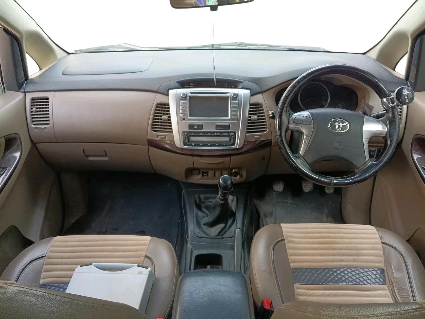 2015 Toyota Innova 2.5 VX 8 STR, Diesel, Manual, 3,14,345 km, interior