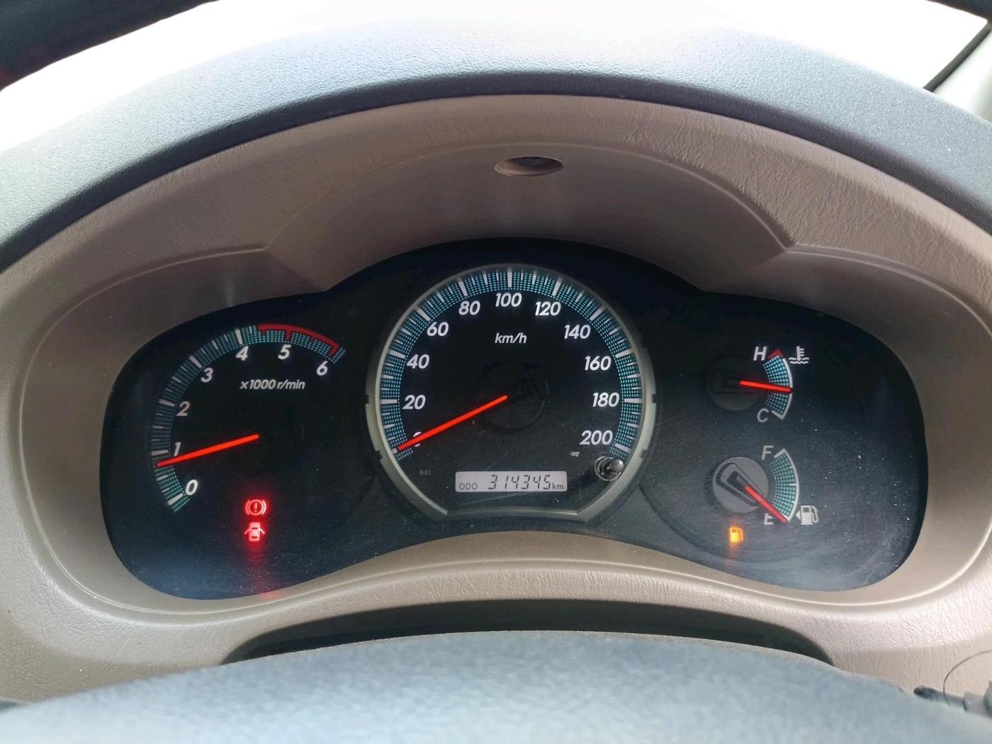 2015 Toyota Innova 2.5 VX 8 STR, Diesel, Manual, 3,14,345 km, interior