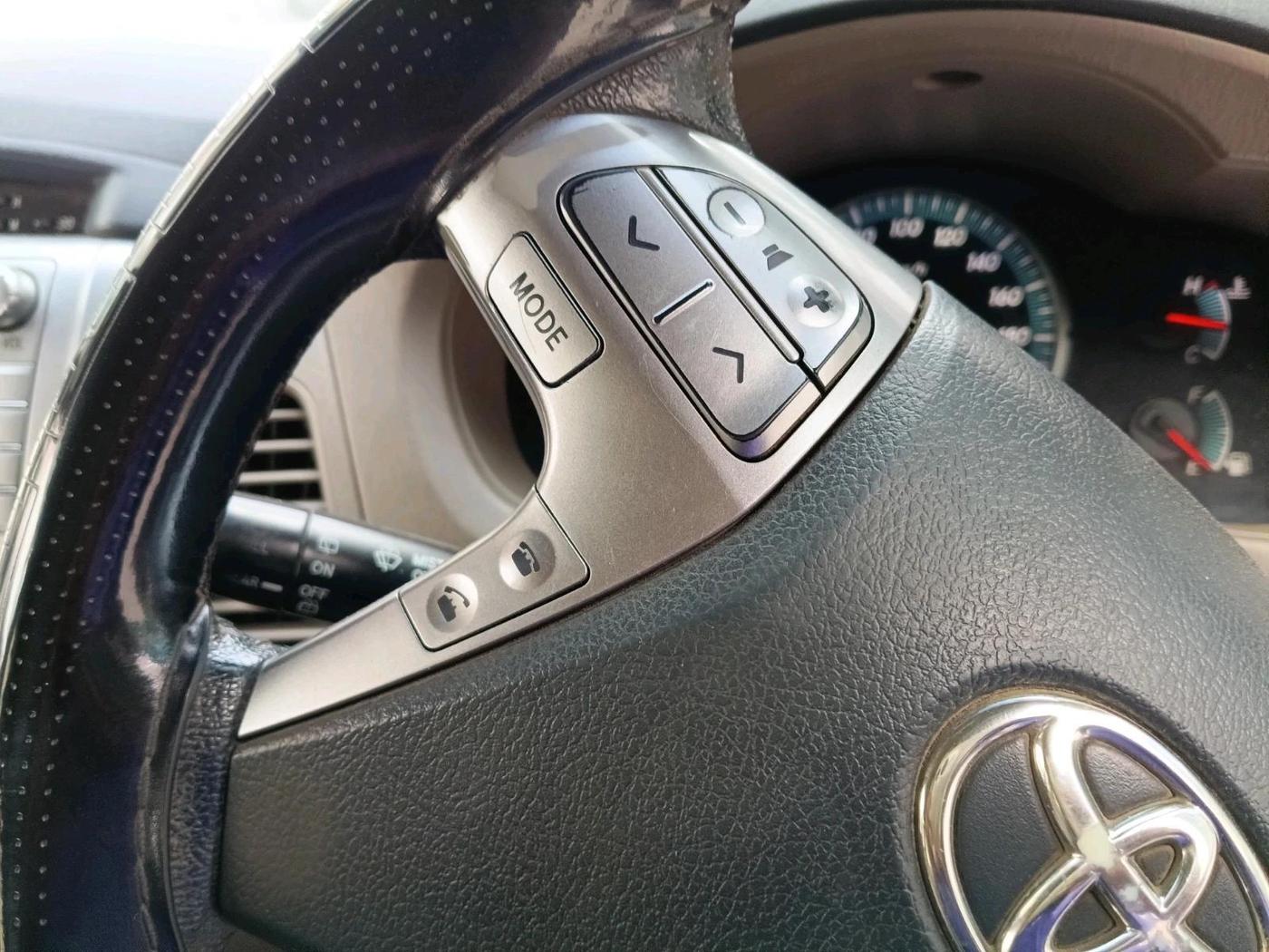 2015 Toyota Innova 2.5 VX 8 STR, Diesel, Manual, 3,14,345 km, interior