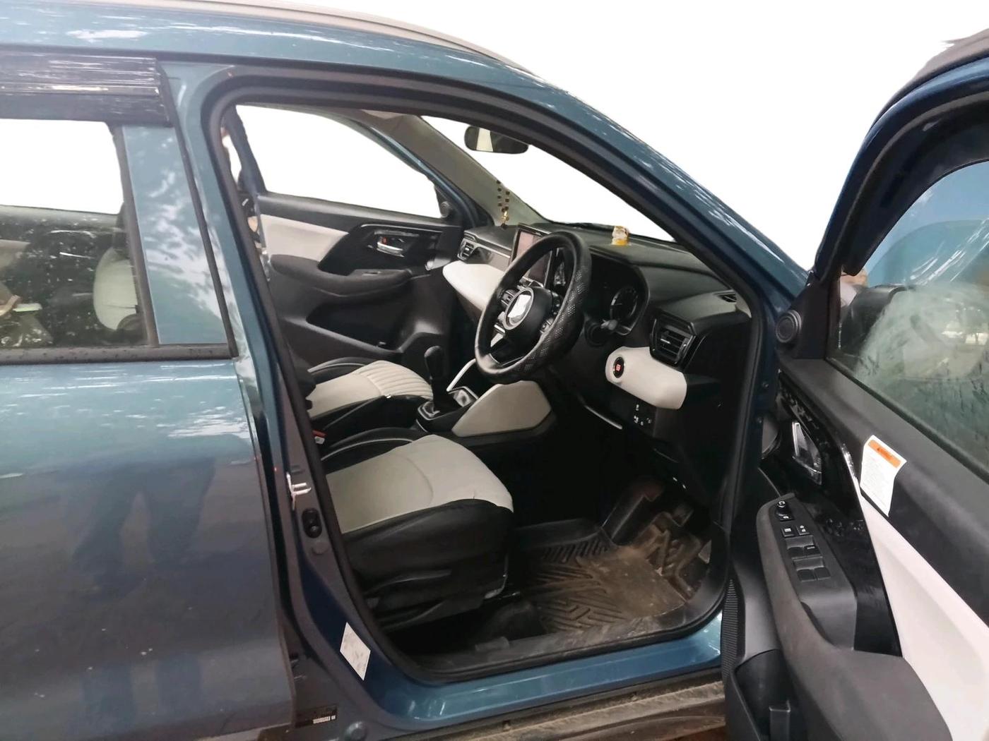 2026 Maruti Victoris Vxi 1.5 CNG MT, CNG, Manual, 189 km, interior