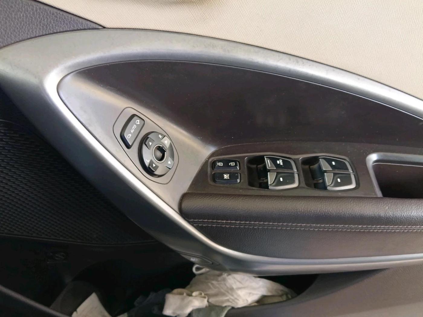 2015 Hyundai Santa Fe 2 WD AT, Diesel, Automatic, 98,500 km, interior