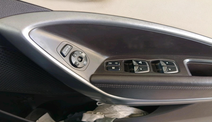 2015 Hyundai Santa Fe 2 WD AT, Diesel, Automatic, 97,339 km, interior