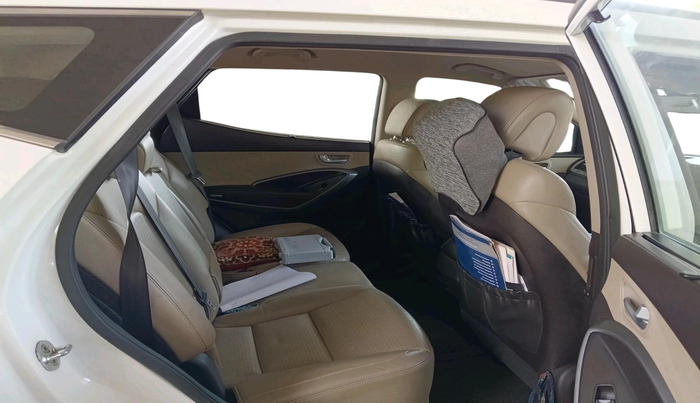 2015 Hyundai Santa Fe 2 WD AT, Diesel, Automatic, 97,339 km, interior