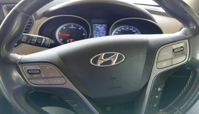 2015 Hyundai Santa Fe 2 WD AT, Diesel, Automatic, 97,339 km, interior