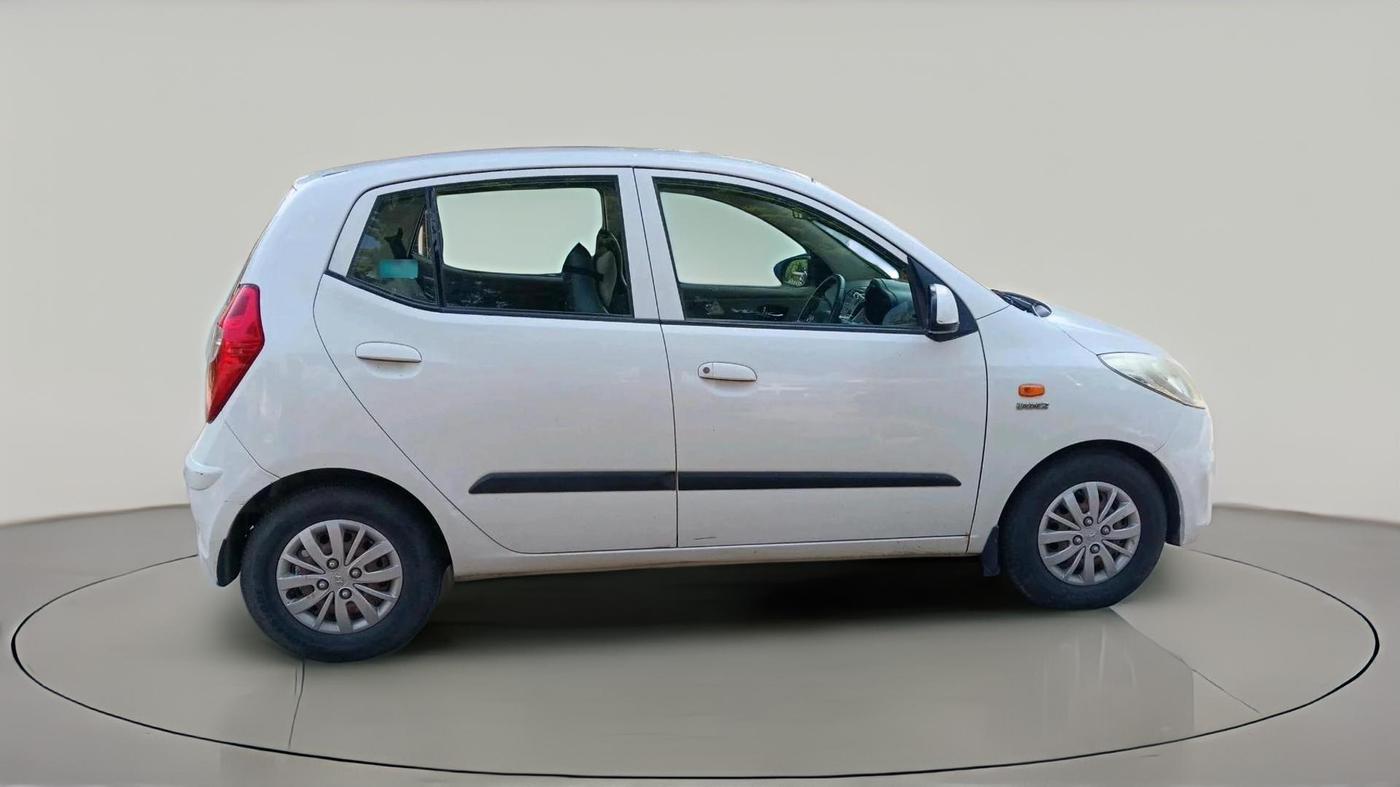 2015 Hyundai i10 SPORTZ 1.1, CNG, Manual, 27,516 km, exterior