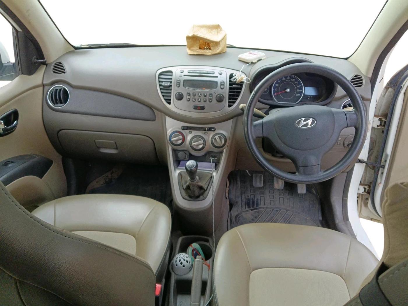 2015 Hyundai i10 SPORTZ 1.1, CNG, Manual, 27,516 km, interior