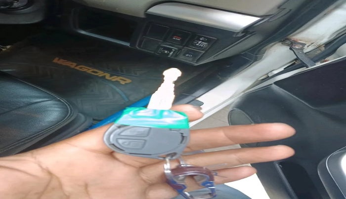 2013 Maruti Wagon R 1.0 VXI, CNG, Manual, 1,64,028 km, interior