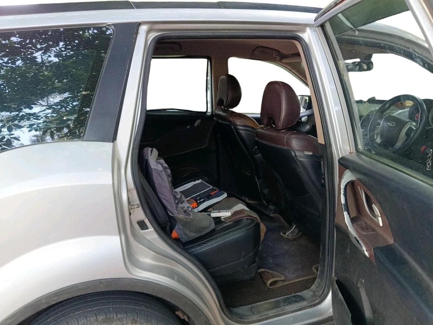 2012 Mahindra XUV500 W8, Diesel, Manual, 1,19,380 km, interior