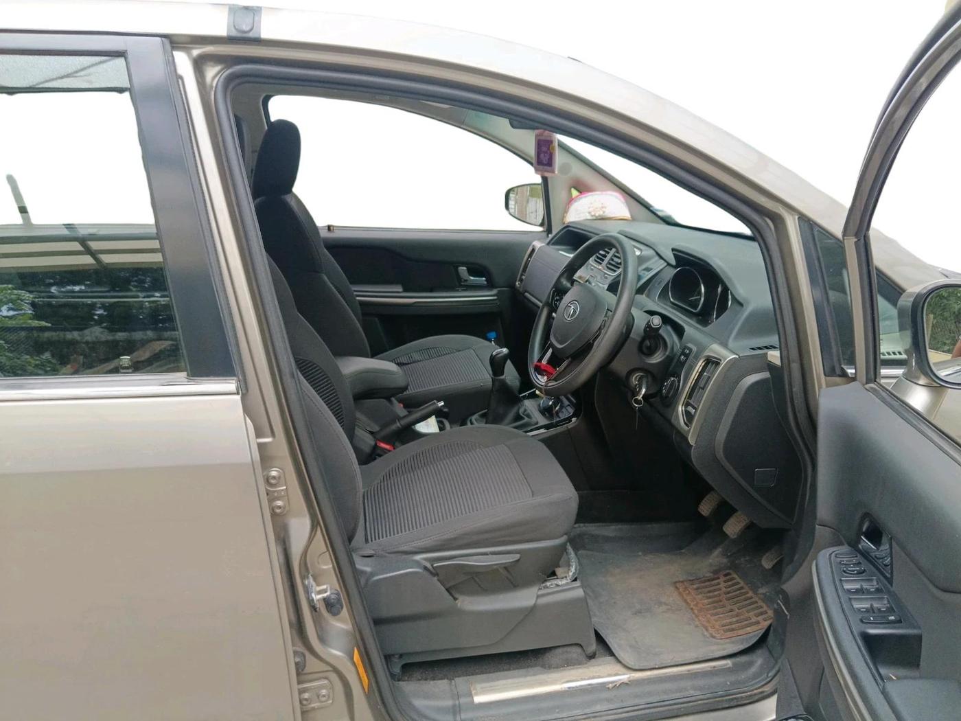 2018 Tata Hexa XM 4X2 7 STR, Diesel, Manual, 28,720 km, interior