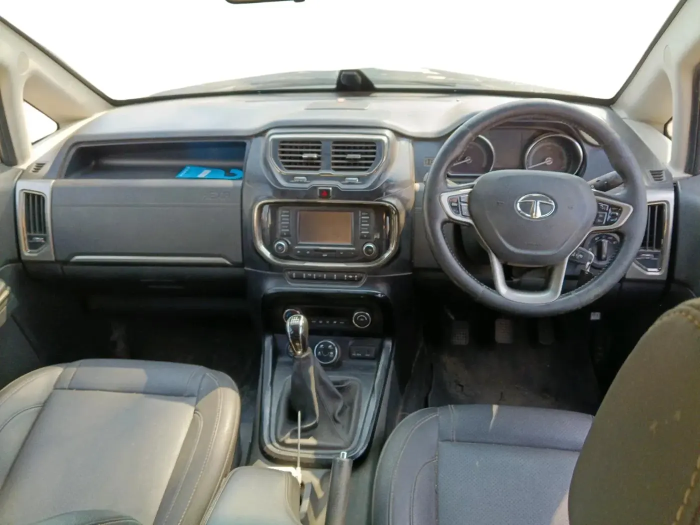 2017 Tata Hexa XT 4X2 7 STR, Diesel, Manual, 1,82,687 km, interior