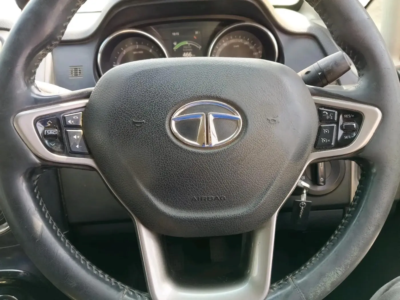 2017 Tata Hexa XT 4X2 7 STR, Diesel, Manual, 1,82,687 km, interior