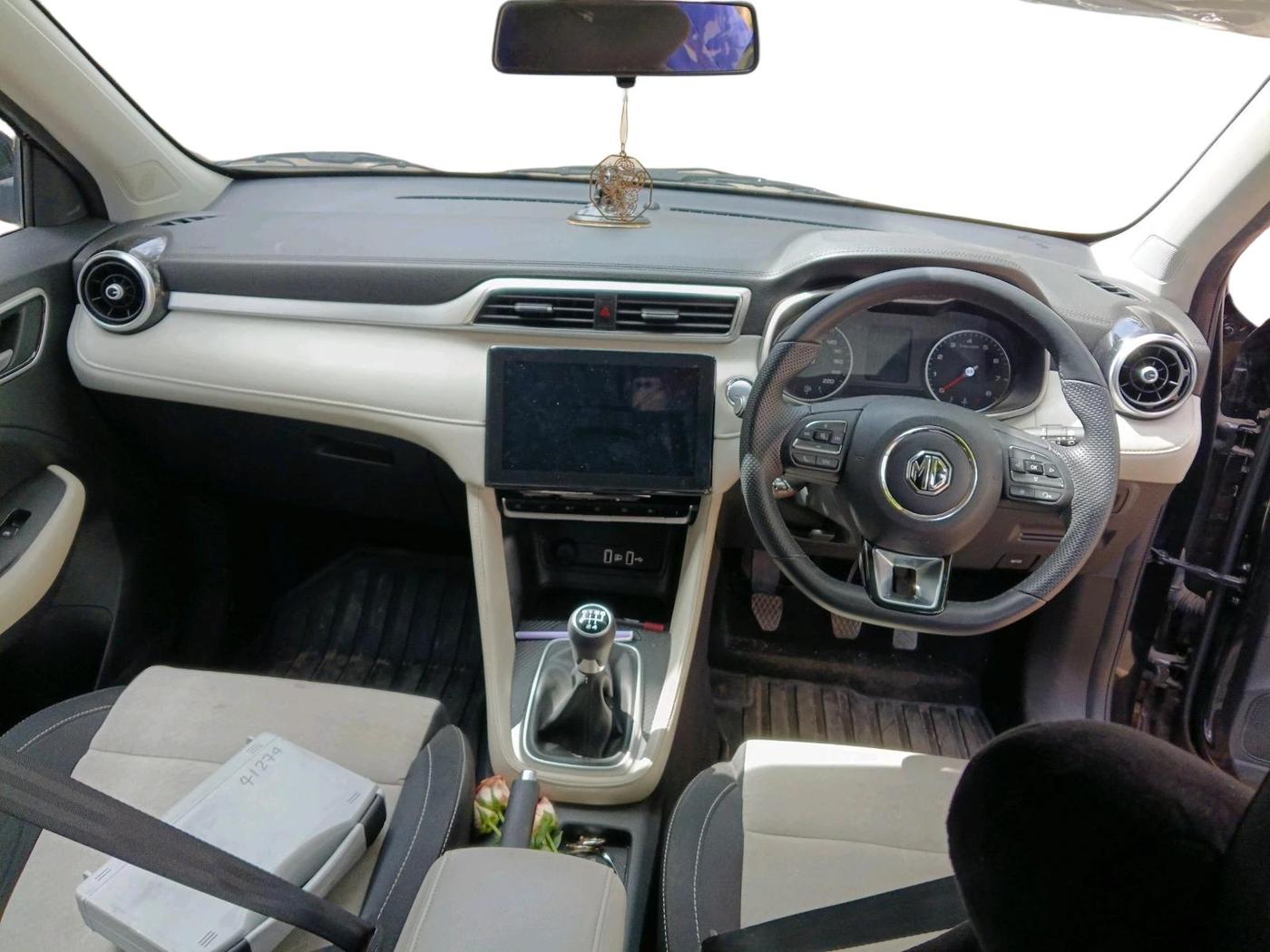 2024 MG ASTOR Shine 1.5 MT (Ivory), Petrol, Manual, 6,467 km, interior