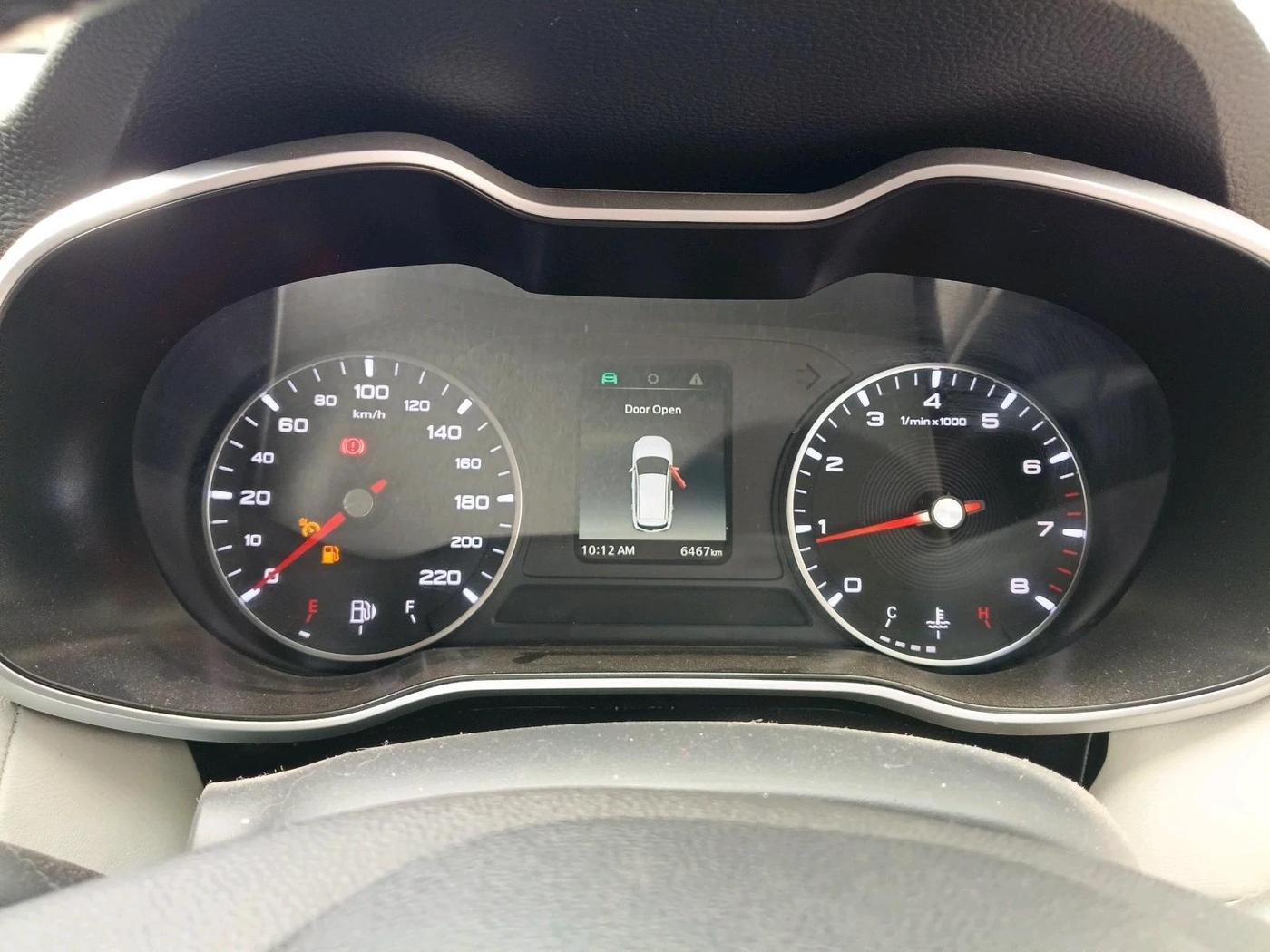 2024 MG ASTOR Shine 1.5 MT (Ivory), Petrol, Manual, 6,467 km, interior