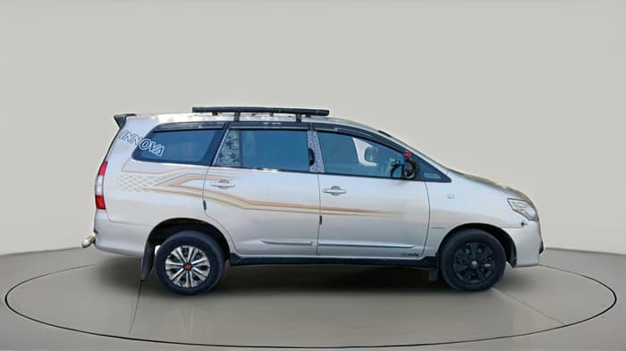 2014 Toyota Innova 2.5 G 8 STR, Diesel, Manual, 2,35,700 km, exterior