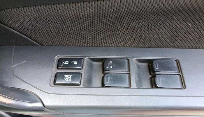 2017 Maruti Vitara Brezza ZDI PLUS DUAL TONE, Diesel, Manual, 1,13,425 km, interior