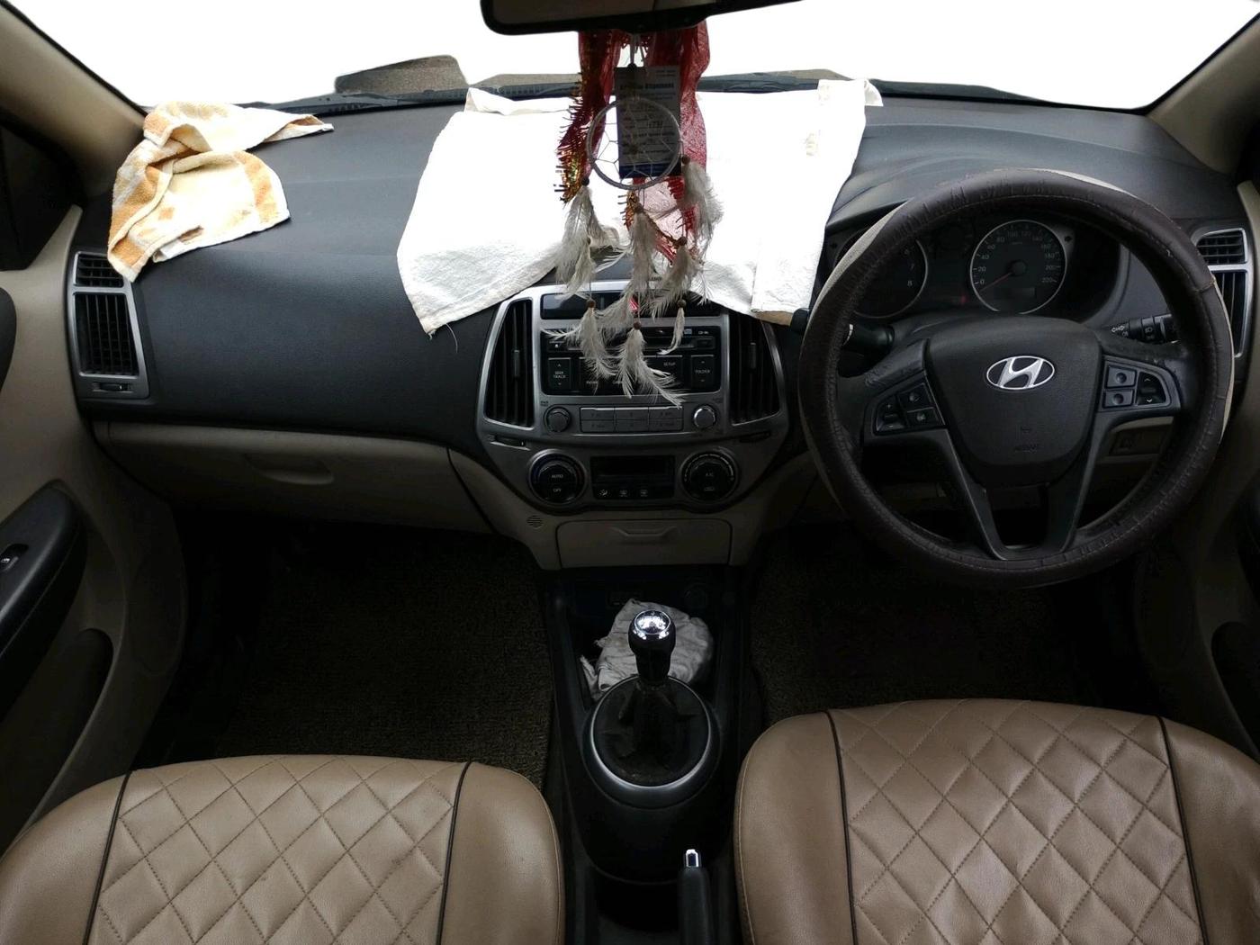 2013 Hyundai i20 SPORTZ 1.2, Petrol, Manual, 81,923 km, interior