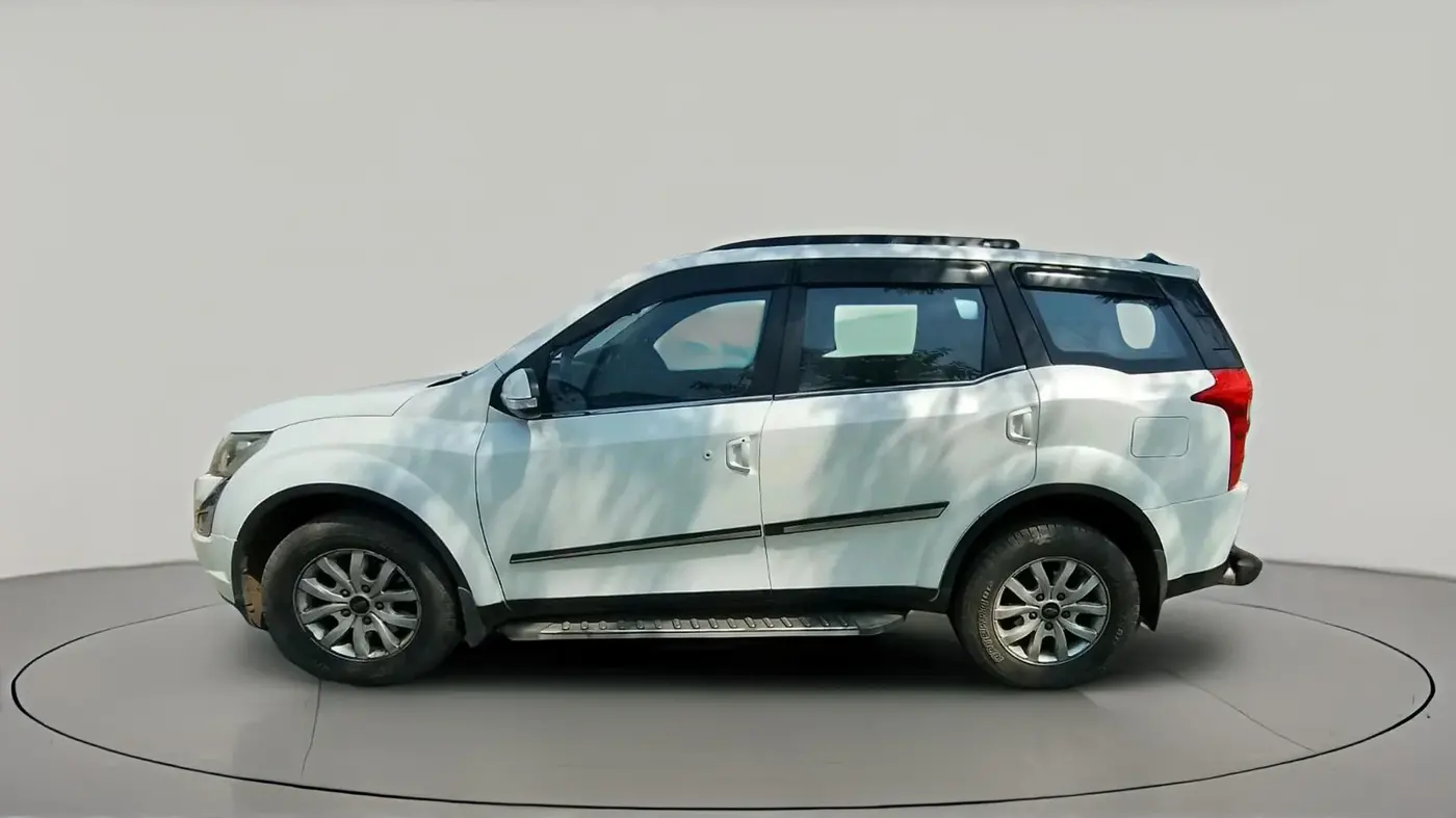2017 Mahindra XUV500 W10, Diesel, Manual, 1,28,986 km, exterior